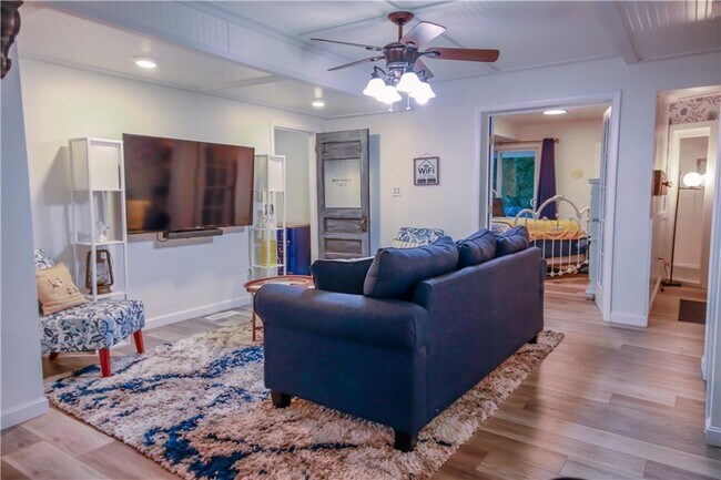 Building Photo - 46 W Shore Dr