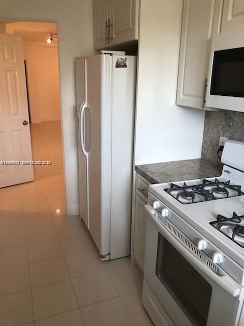 Building Photo - 6941 Bay Dr