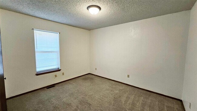 Building Photo - 10417 Fairfax Ln