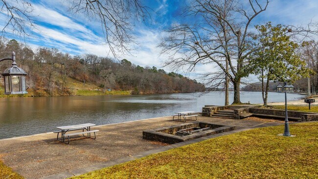 Building Photo - Furnished 3 Bedroom Lakewood Home with Lake View