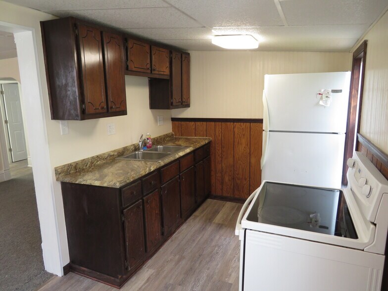 Building Photo - 327 W Brady St