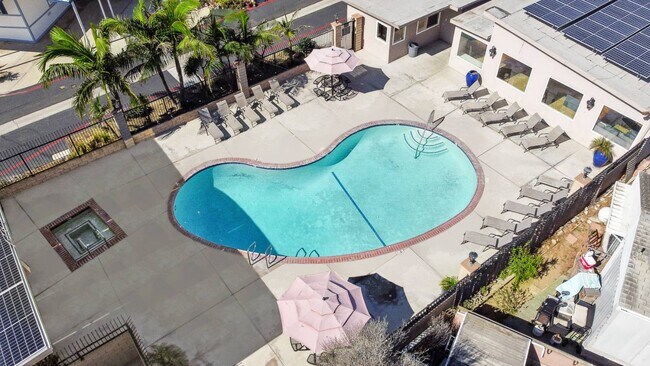 Building Photo - 80 Huntington St