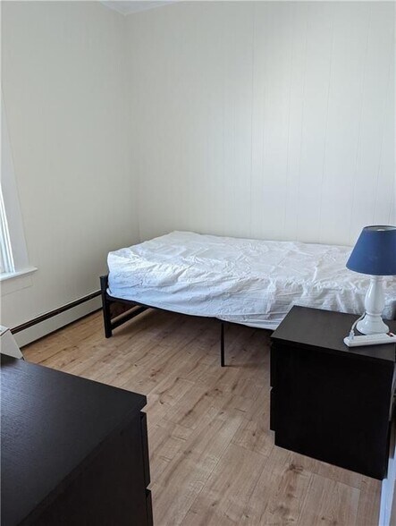 Building Photo - 13 Brewer St