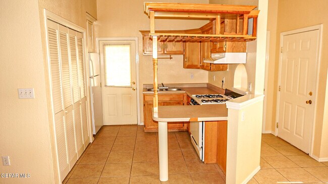Building Photo - 3559 Oasis Dr