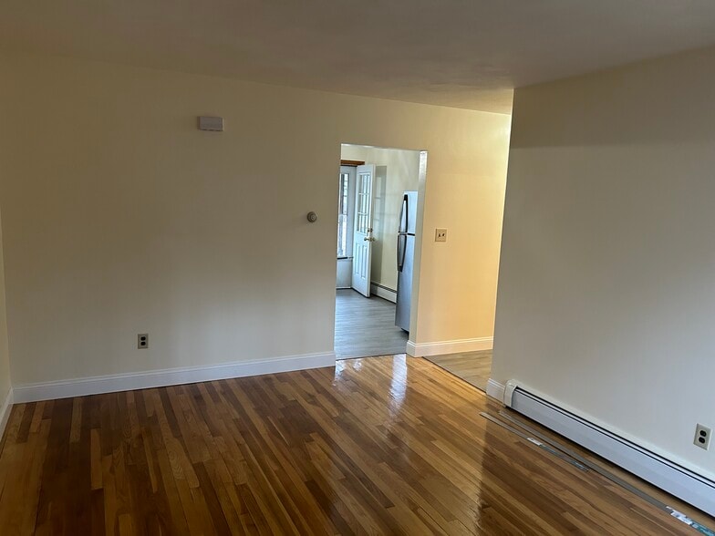 Living room - 180 Johnson St