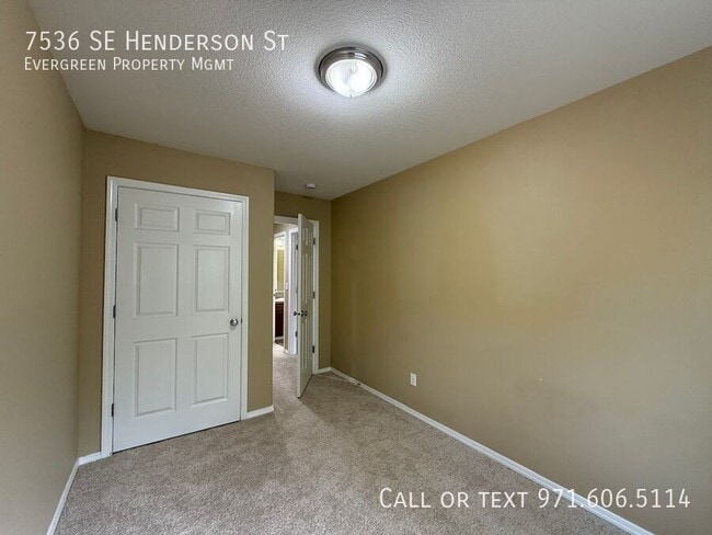 Building Photo - 7536 SE Henderson St