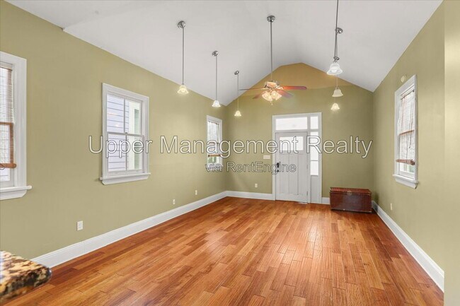 Building Photo - 523 S Hennessey St