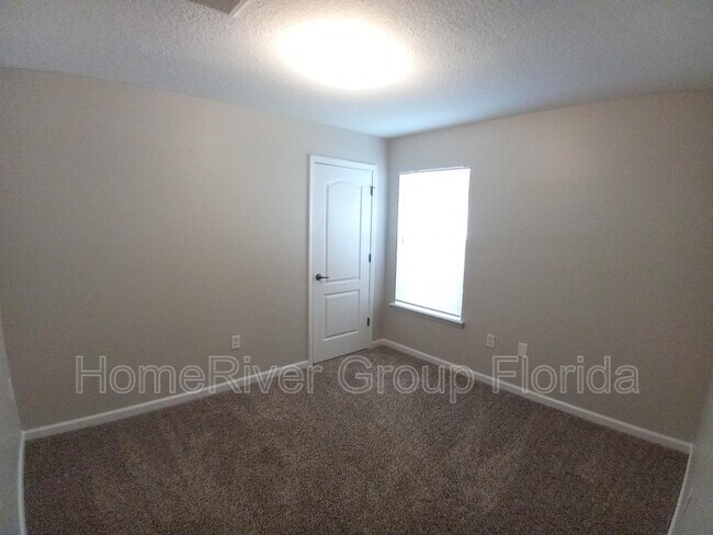 Building Photo - 2575 Creekfront Dr