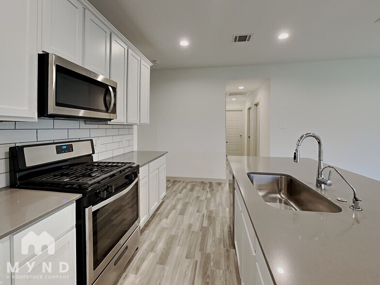 Building Photo - 7815 Cattleman Vly Dr