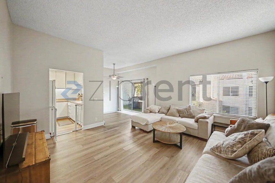 Building Photo - Unit 289