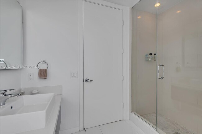 Building Photo - 1100 Biscayne Blvd