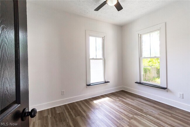 Building Photo - 8210 Maple Ave