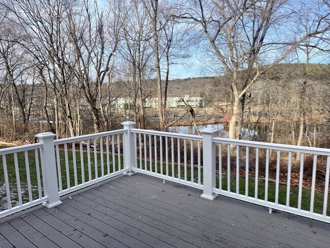 Building Photo - 25 Pine St