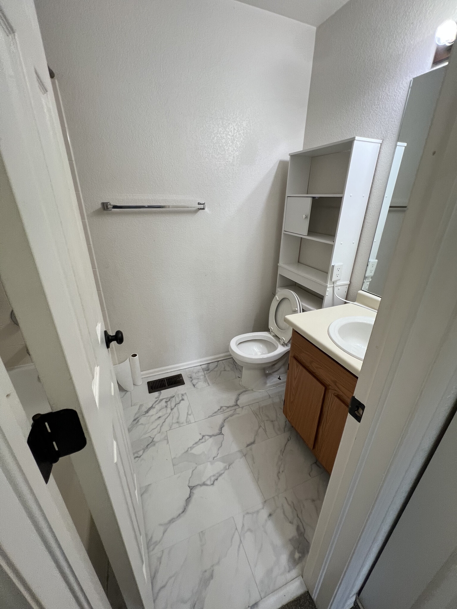 Building Photo - 1243 S Zeno Way