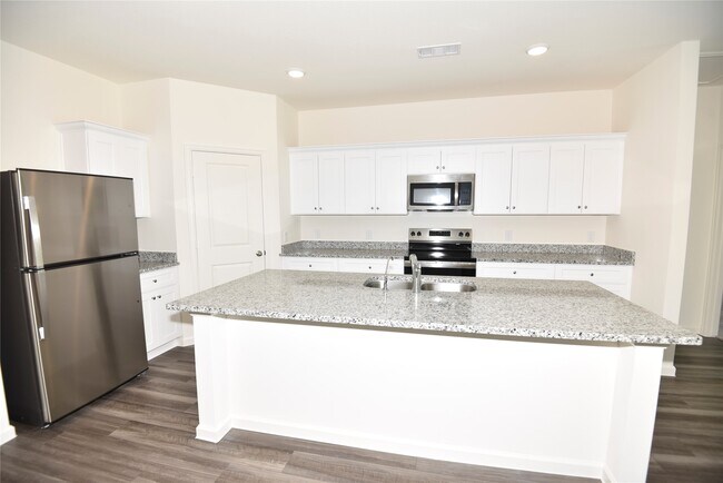 Building Photo - 21650 Cottage Ln