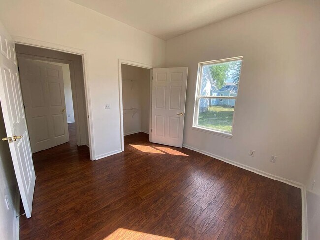 Building Photo - 404 S Marion St