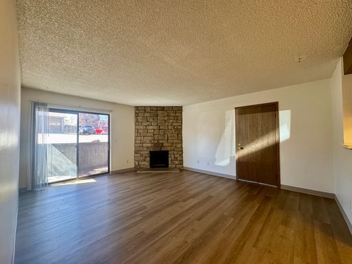 Building Photo - Lovely 1 Bedroom, 1 Bathroom Lakewood Condo! Community POOL!!!