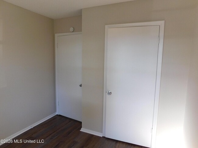 Building Photo - 1926 Dorchester Dr