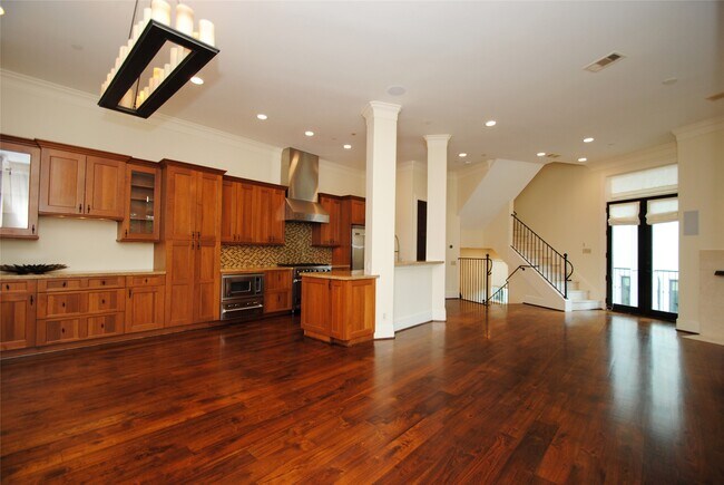 Building Photo - 302 Calle Sevilla Pl