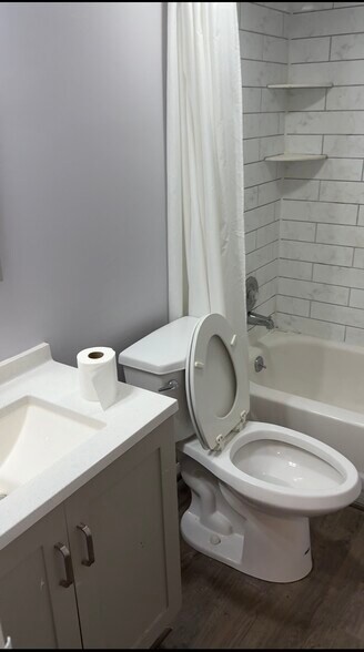 Building Photo - 611 Painters Xing