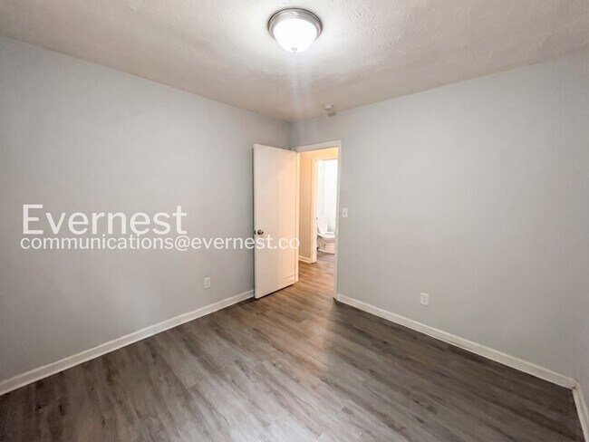Building Photo - 3-Bed/1.5-Bath Home with Fenced Yard/Pet Friendly/Available Soon!