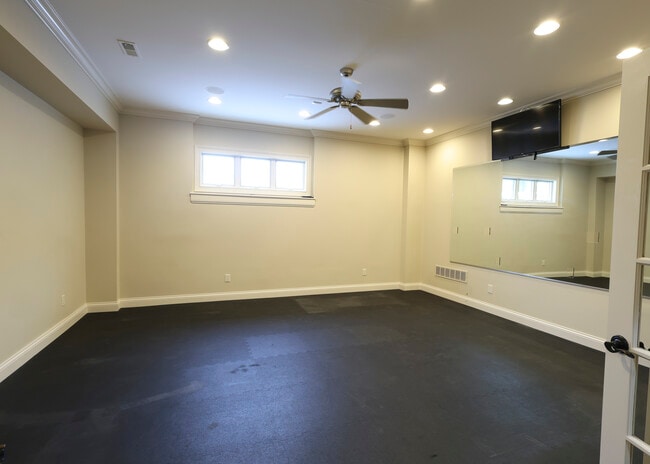 Building Photo - 9020 Whisperinghill Dr