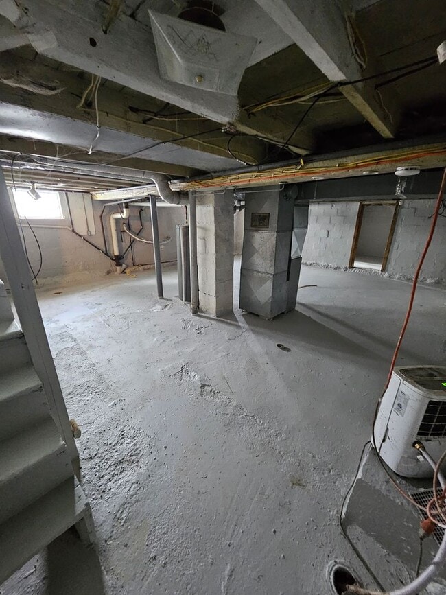 Building Photo - 3 bedroom single family home MILLCREEK