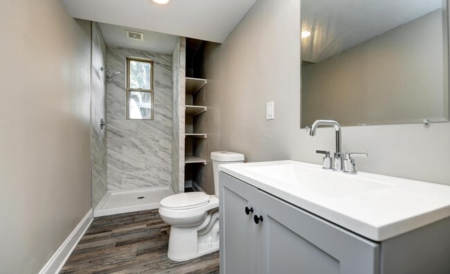 Building Photo - 1050 Oak St