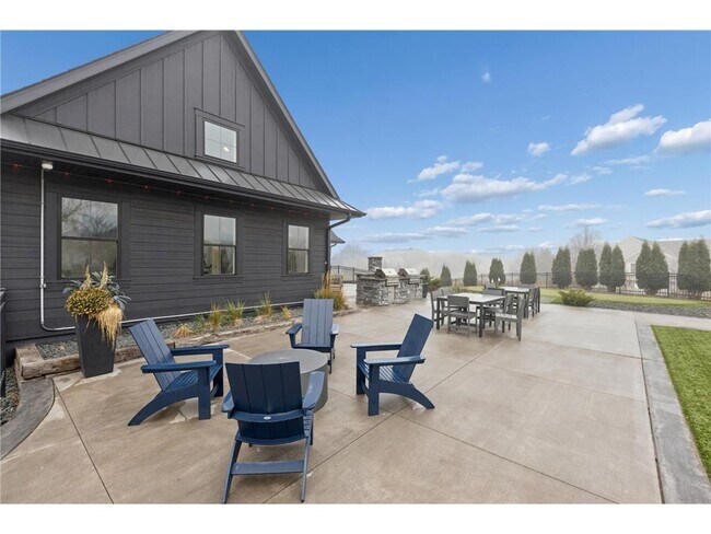 Building Photo - 8689 Deerwood Ln N