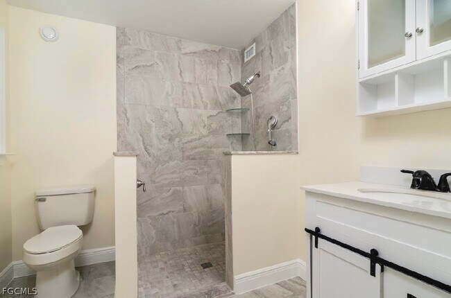 Building Photo - 5111 Country Lakes Dr