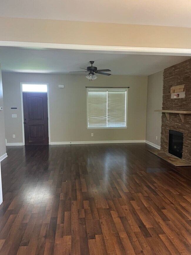 Building Photo - 103 Dartha Ct