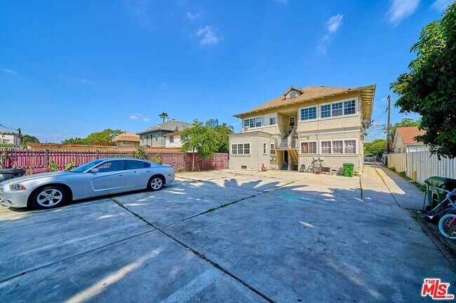 Building Photo - 1347 Valencia St