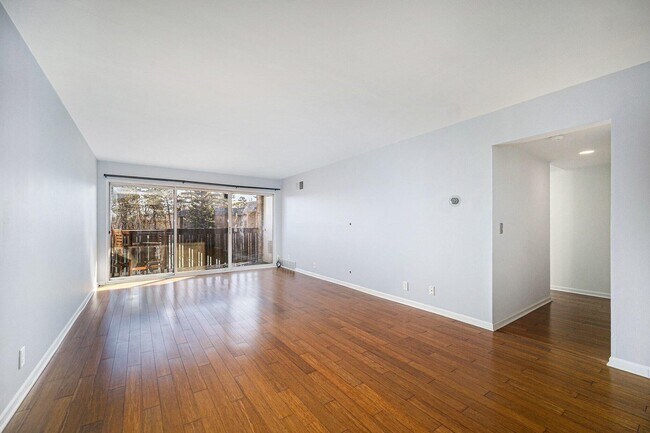 Building Photo - 1325 S Maple Rd