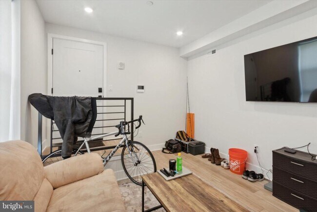 Building Photo - 3836 Haverford Ave