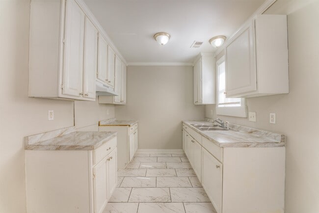 Building Photo - 1778 Edward Ave