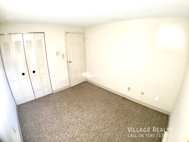 Building Photo - Affordably Priced 2-Bed with eat-in kitche...