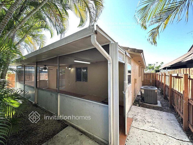 Building Photo - 3261 W 70th Terrace