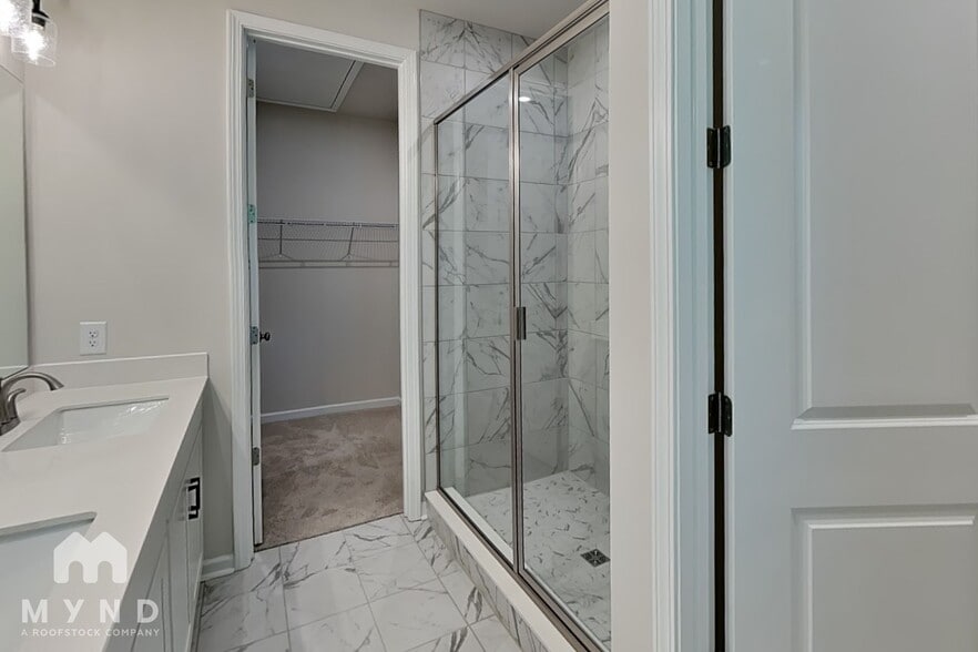Building Photo - 6005 Longar Ln