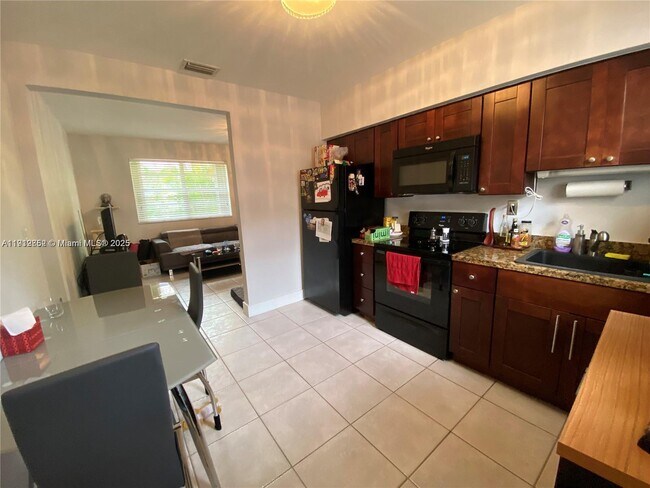 Building Photo - 2982 SW 25th St