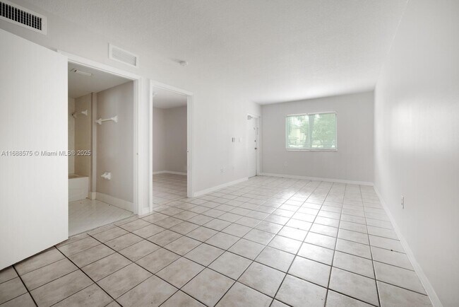 Building Photo - 3398 NE 9th Dr