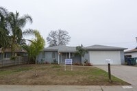 Building Photo - 3 Bedroom 2 Bathroom in Tulare!