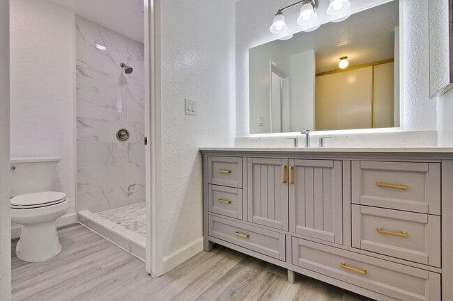 Building Photo - Welcome to this 3 bedroom 2 bath Just updated Townhome located in South San Jose.