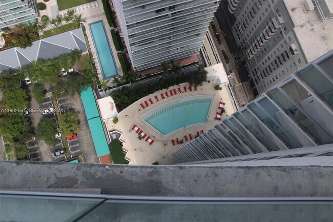 Building Photo - 1100S S Miami Ave