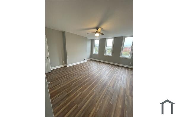 Building Photo - 5 Bedrooms 2 Bathrooms