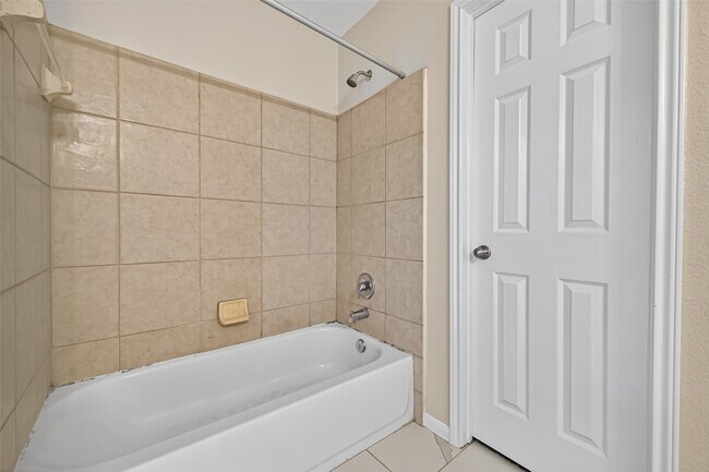 Building Photo - 3343 Apple Dale Dr