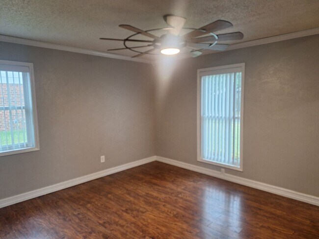 Building Photo - 3BR/2BA Home with Private Yard in Crowley