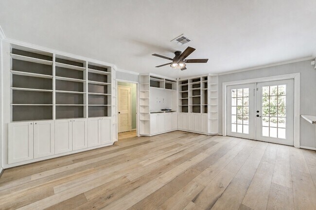 Building Photo - 5019 Oak Forest Dr