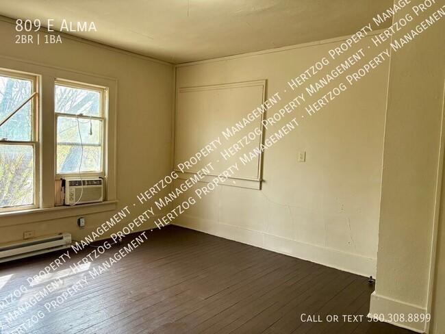 Building Photo - 809 E Alma-