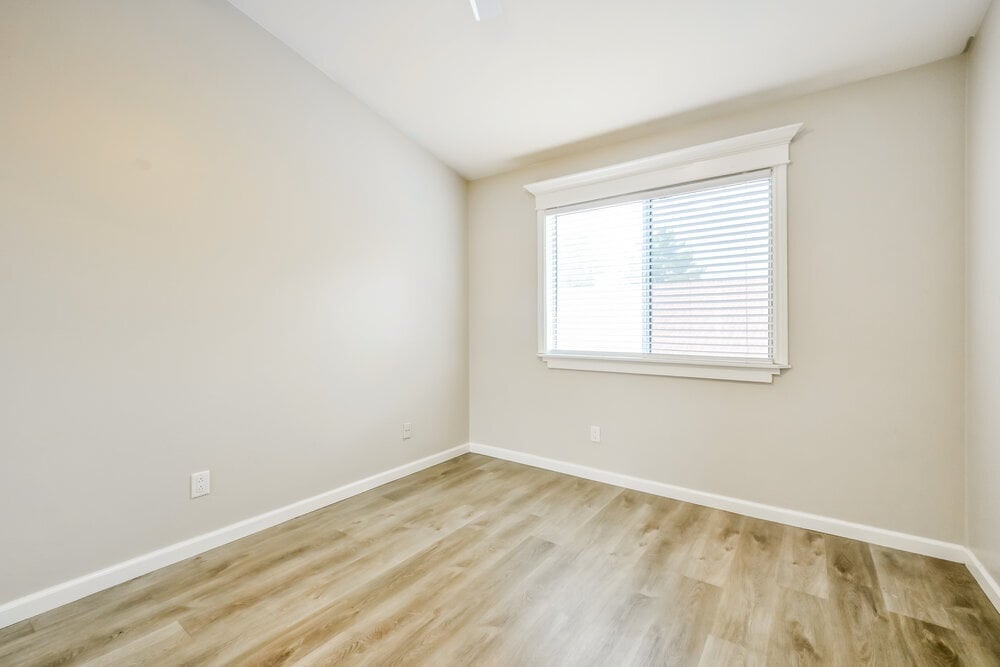 Building Photo - 1297 E Tradewind Dr