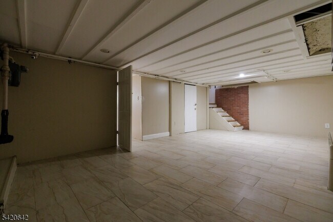 Building Photo - 606 N Washington Ave